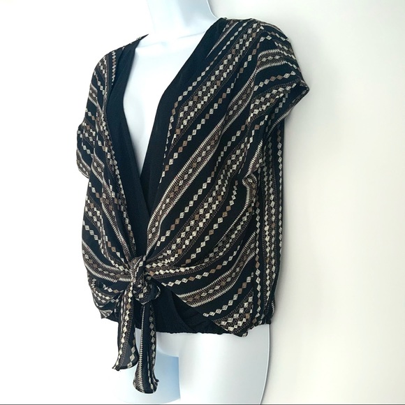 Hayden Los Angles Cap Sleeve Tie Front Top - Picture 4 of 14